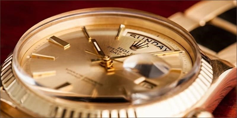 M&aacute;ch bạn c&aacute;ch kiểm tra mặt k&iacute;nh của đồng hồ Thụy Sỹ ch&iacute;nh h&atilde;ng 