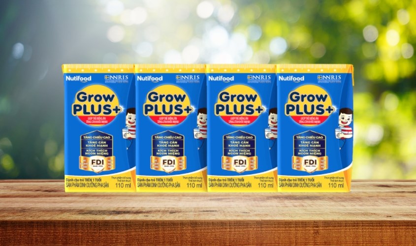 Lốc 4 hộp sữa pha sẵn Nutifood GrowPLUS+ hương vani 110 ml giúp trẻ tăng cân khỏe mạnh