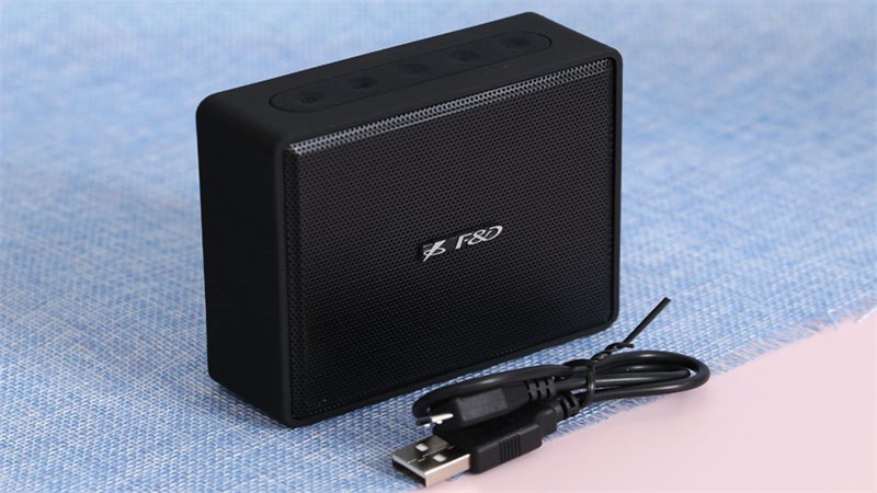 Loa có thiết kế đẹp mắt và rất sang trọng Loa có thiết kế đẹp mắt và rất sang trọng