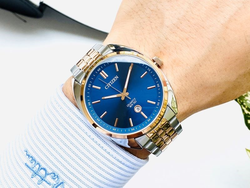 Kiểu d&aacute;ng sang trọng, d&acirc;y th&eacute;p bền bỉ những kh&ocirc;ng g&acirc;y kh&oacute; chịu khi đeo