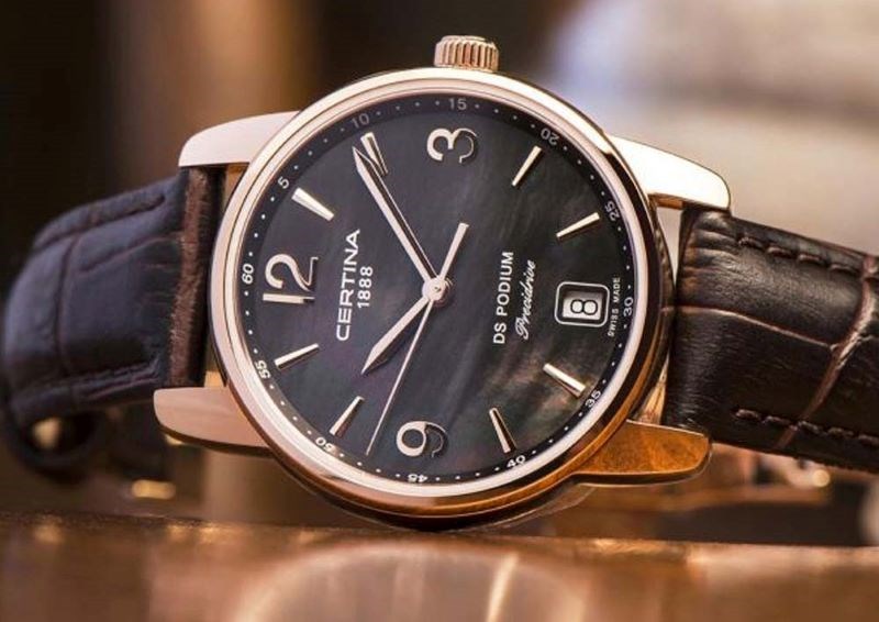 Phối m&agrave;u sang trọng, d&acirc;y da mềm mại, khung viền cứng c&aacute;p