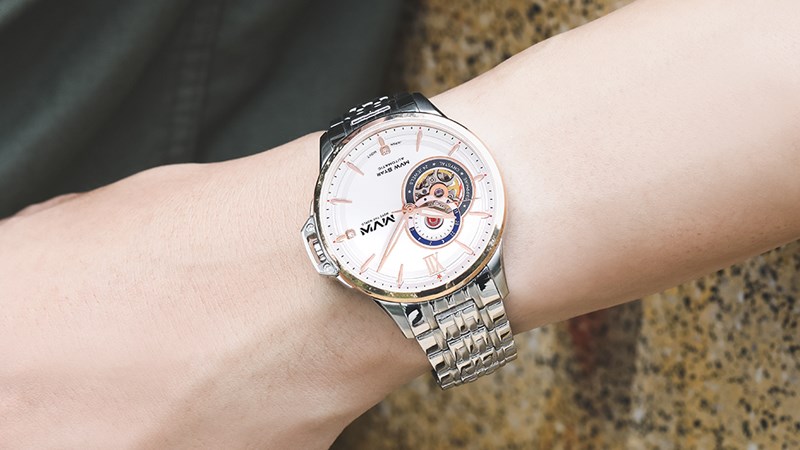 Khung viền, d&acirc;y đeo chắc chắn, chống biến dạng khi va chạm