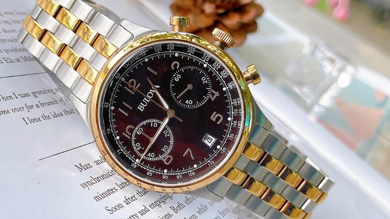 Đồng hồ Bulova c&ograve;n kết hợp t&iacute;nh năng lịch ng&agrave;y, chronograph,...