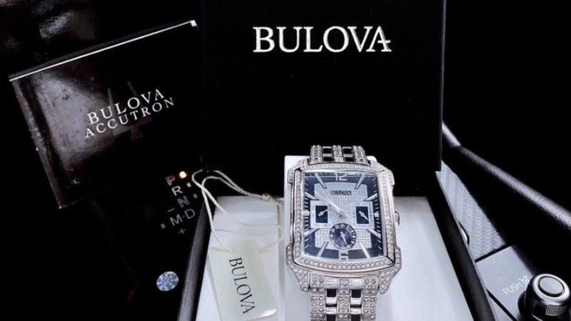Mua đồng hồ Bulova ch&iacute;nh h&atilde;ng lu&ocirc;n k&egrave;m theo đầy đủ sản phẩm 