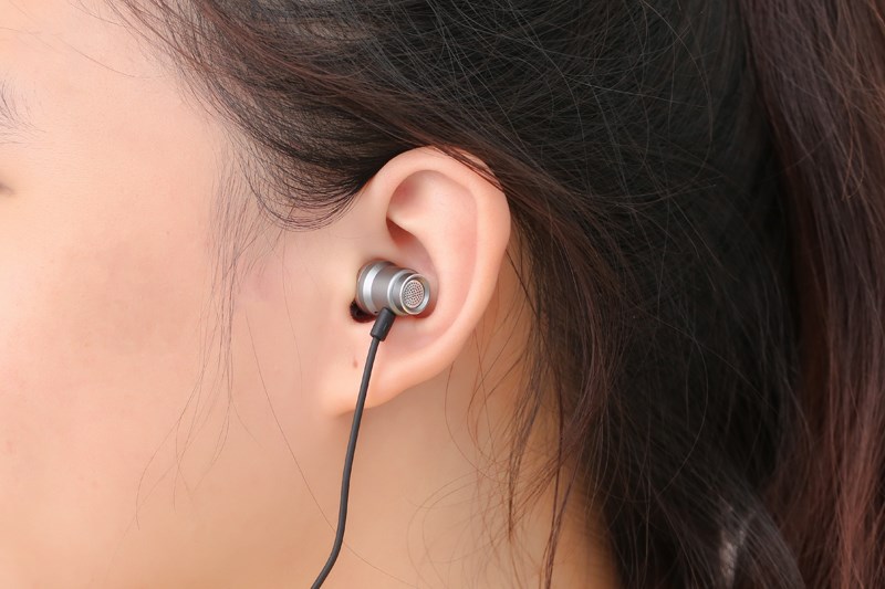 &Acirc;m thanh ph&aacute;t ra r&otilde; r&agrave;ng cho bạn cảm nhận r&otilde; từng nốt nhạc