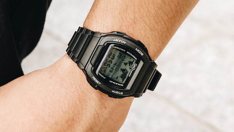 Đồng hồ c&ograve;n c&oacute; khả năng chống nước 10 ATM