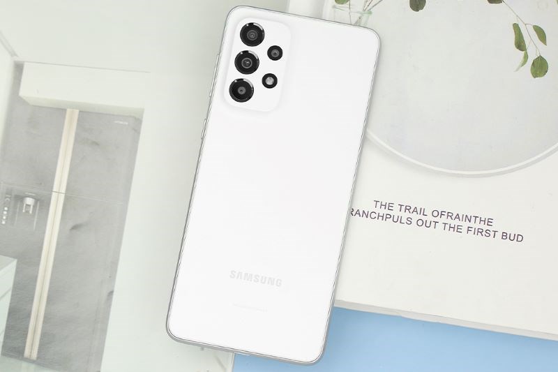 Samsung Galaxy A33 5G được trang bị 4 camera với camera ch&iacute;nh c&oacute; độ ph&acirc;n giải l&ecirc;n đến 48 MP