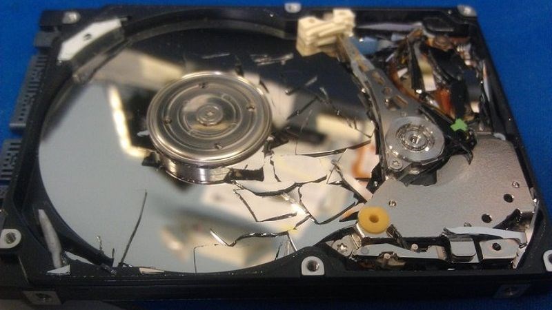 Y&ecirc;u cầu xem ổ cứng trước khi mua