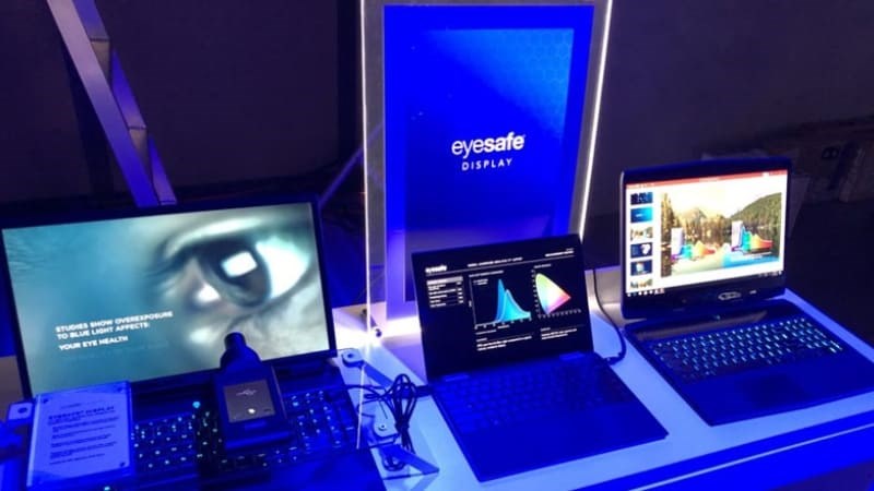 Laptop được trang bị c&ocirc;ng nghệ Eyesafe, gi&uacute;p giảm bớt lượng &aacute;nh s&aacute;ng xanh 