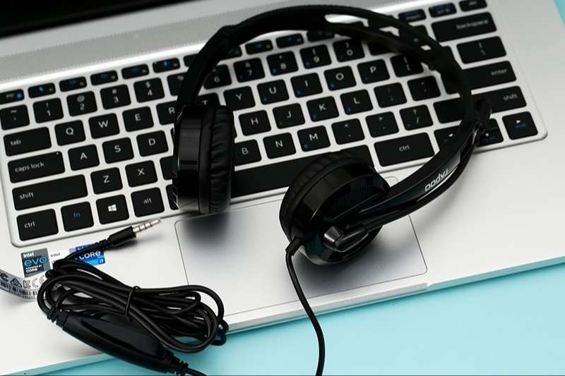 Thiết kế với một m&agrave;u đen kh&aacute; b&iacute; ẩn, c&aacute; t&iacute;nh