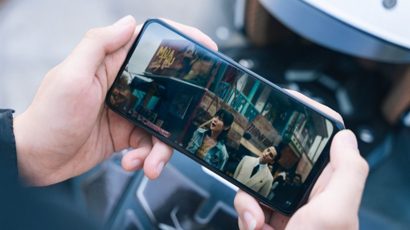 M&agrave;n h&igrave;nh sắc n&eacute;t của OPPO Reno7 Z 5G