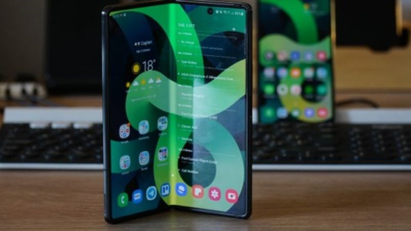 Samsung Galaxy Z Fold4 Samsung Galaxy Z Fold4