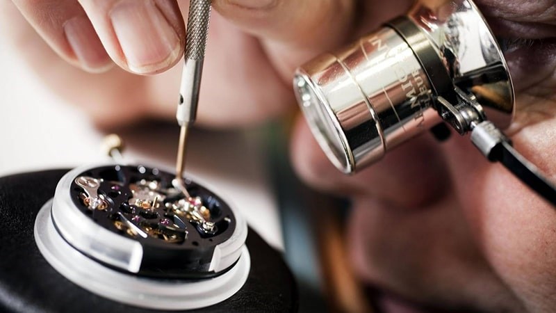 huong-dan-5-cach-deo-dong-ho-hublot-nu-cach-chon-13 Sửa đồng hồ Hublot tại cửa hàng uy tín