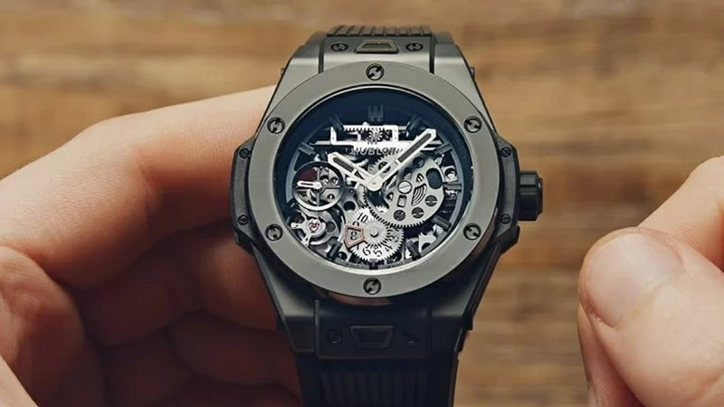 huong-dan-5-cach-deo-dong-ho-hublot-nu-cach-chon-15 Cách chỉnh ngày đồng hồ Hublot