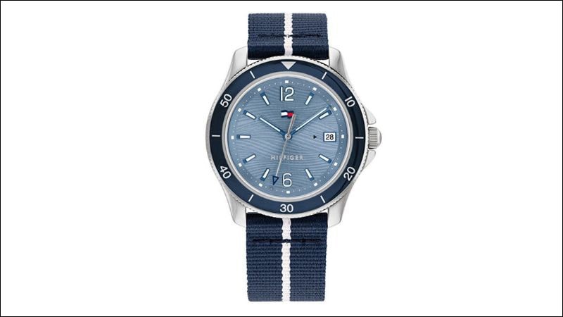 huong-dan-5-cach-deo-dong-ho-hublot-nu-cach-chon-19 Thiết kế bắt mắt, độc đáo với màu xanh Navy