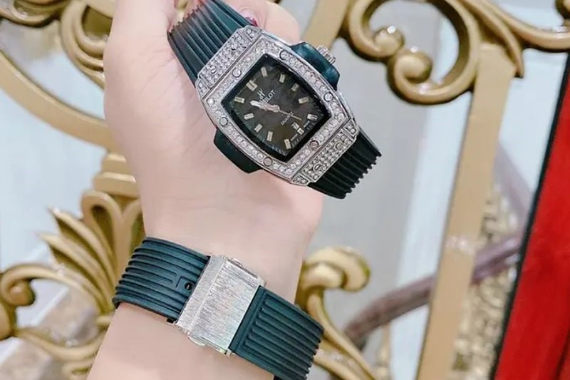 huong-dan-5-cach-deo-dong-ho-hublot-nu-cach-chon-7 Cách chọn size đồng hồ Hublot