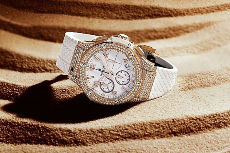 huong-dan-5-cach-deo-dong-ho-hublot-nu-cach-chon-9 Cách chọn đồng hồ Hublot có màu hợp phong thủy