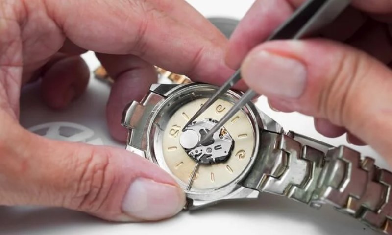 Thay pin mới cho đồng hồ
