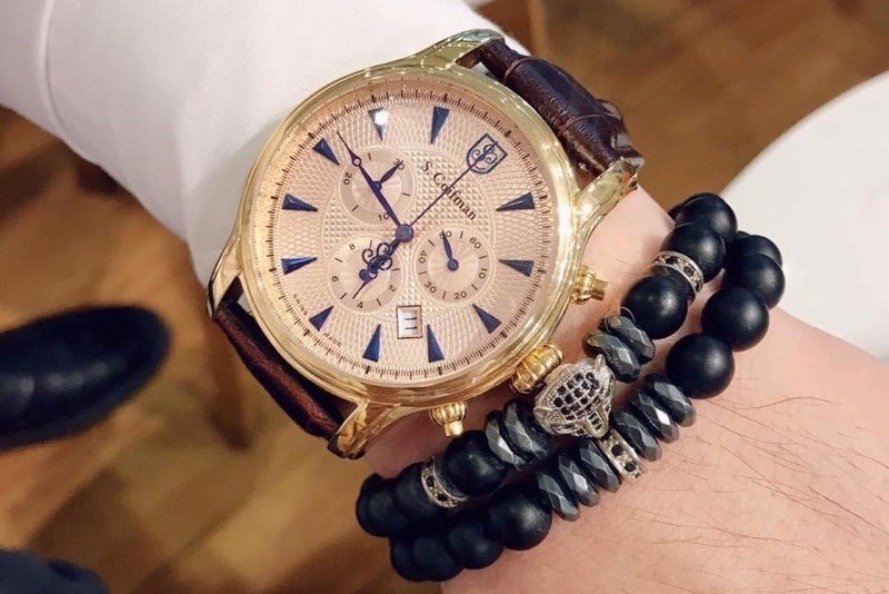 Đồng hồ ch&iacute;nh h&atilde;ng c&oacute; mặt số sắc n&eacute;t v&agrave; mặt k&iacute;nh nhẵn đẹp