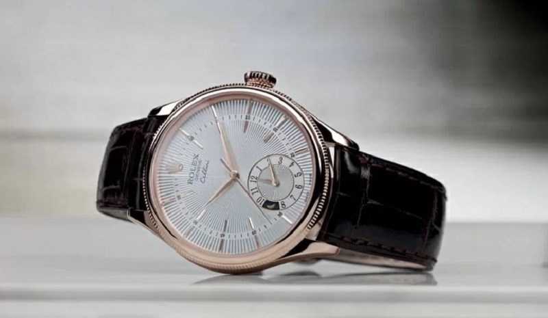 Chất liệu d&acirc;y đeo bằng da đ&igrave;nh đ&aacute;m của nh&agrave; Rolex