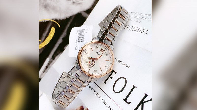 Đồng hồ có thiết kế đơn giản mà thanh lịch Đồng hồ có thiết kế đơn giản mà thanh lịch