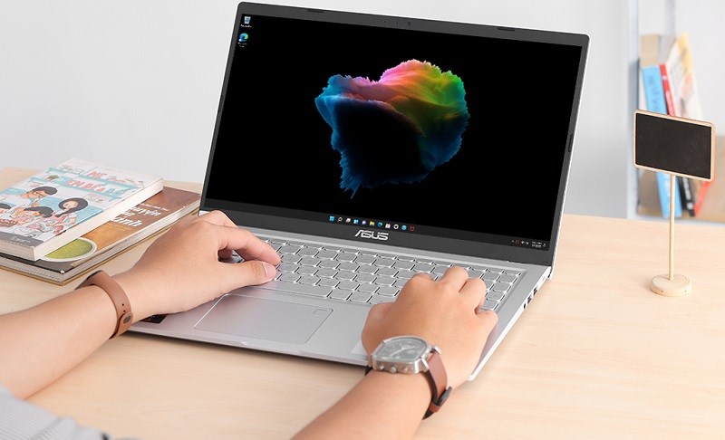 M&aacute;y c&oacute; b&agrave;n ph&iacute;m c&oacute; bố cục hợp l&yacute;, ph&iacute;m &ecirc;m