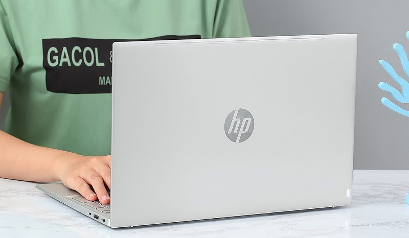 Laptop c&oacute; vẻ ngo&agrave;i sang trọng v&agrave; đẹp mắt 