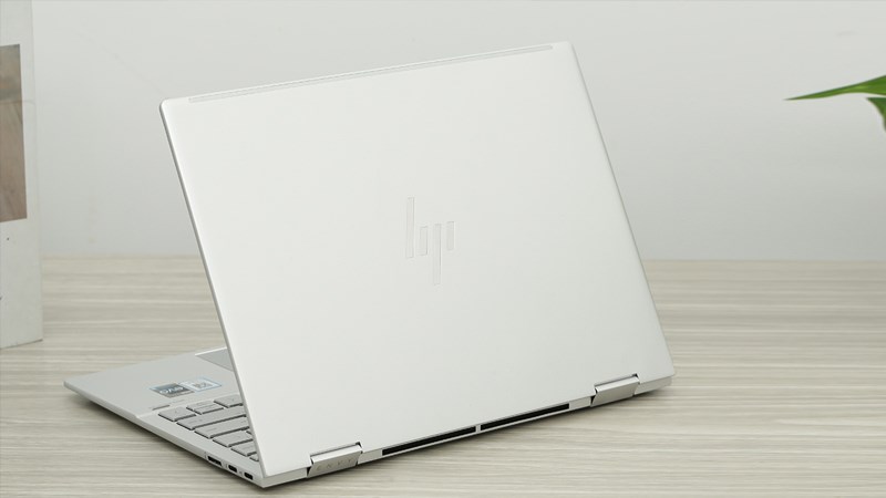 Laptop với th&ocirc;ng số m&agrave;n h&igrave;nh ấn tượng