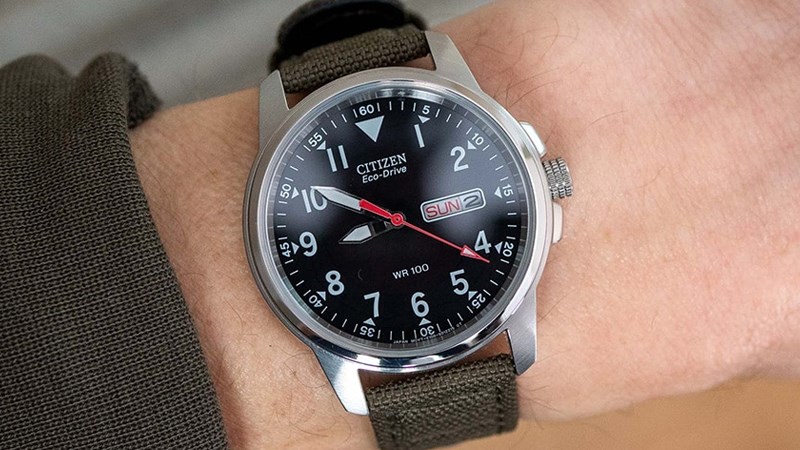 Đồng hồ Citizen năng lượng mặt trời thiết kế thời thượng, tự ngắt để chống sạc qu&aacute; tải