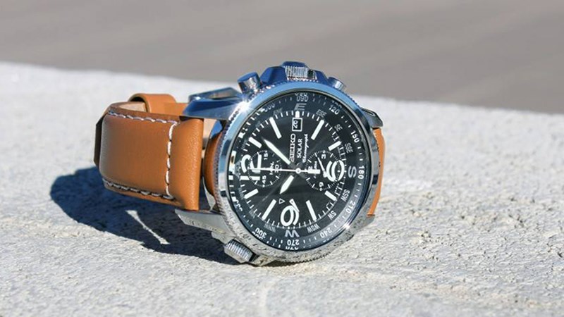 Đồng hồ hoạt động th&ocirc;ng qua qu&aacute; tr&igrave;nh chuyển h&oacute;a &aacute;nh s&aacute;ng th&agrave;nh năng lượng