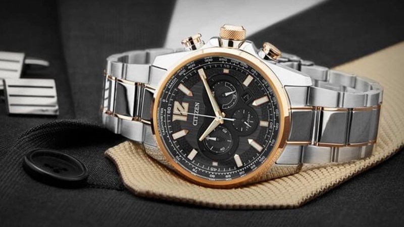 Đồng hồ c&oacute; thể dừng chạy khi đặt ở nơi c&oacute; nhiều bụi bẩn, qu&aacute; lạnh hoặc n&oacute;ng