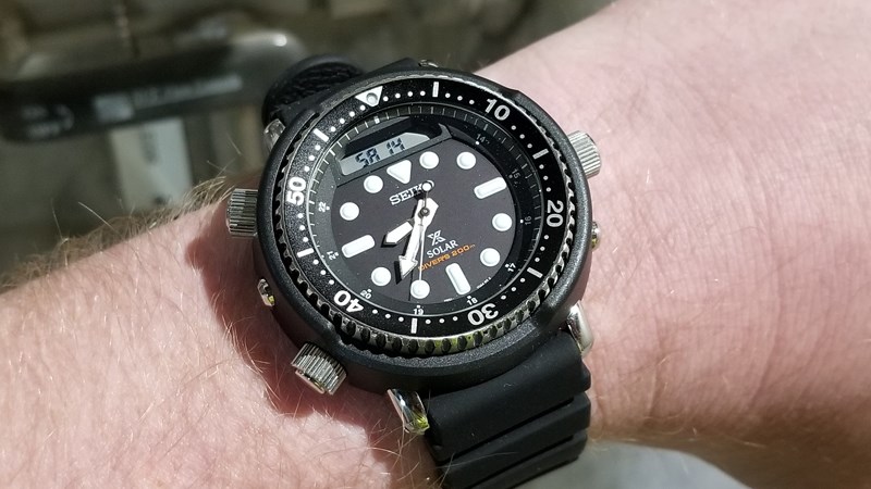 Đặt hoặc đi lại dưới &aacute;nh nắng ở buổi s&aacute;ng hoặc chiều t&agrave; để sạc pin