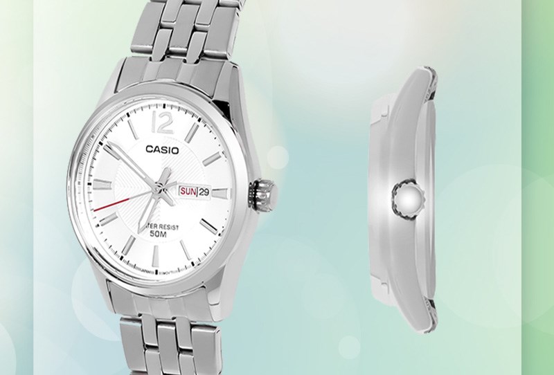 Mẫu đồng hồ t&iacute;ch hợp lịch ng&agrave;y v&agrave; thứ ở vị tr&iacute; 3 giờ