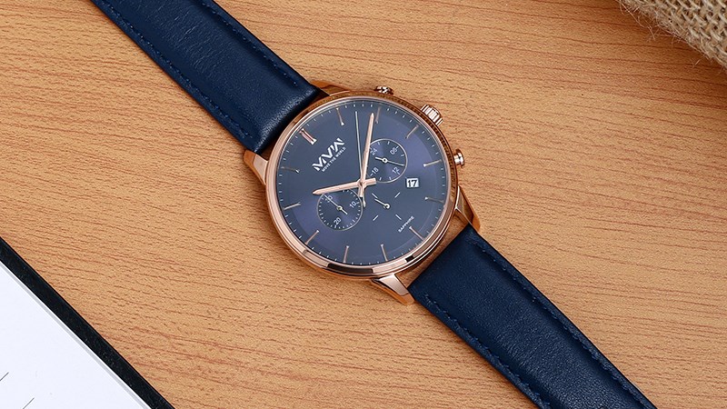 Đồng hồ thiết kế thanh lịch, qu&yacute; ph&aacute;i với t&ocirc;ng m&agrave;u xanh đen s&agrave;nh điệu