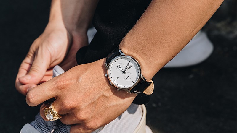 D&acirc;y đeo l&agrave;m từ chất liệu da tổng hợp &ecirc;m &aacute;i, đeo &ocirc;m s&aacute;t v&agrave;o cổ tay của bạn
