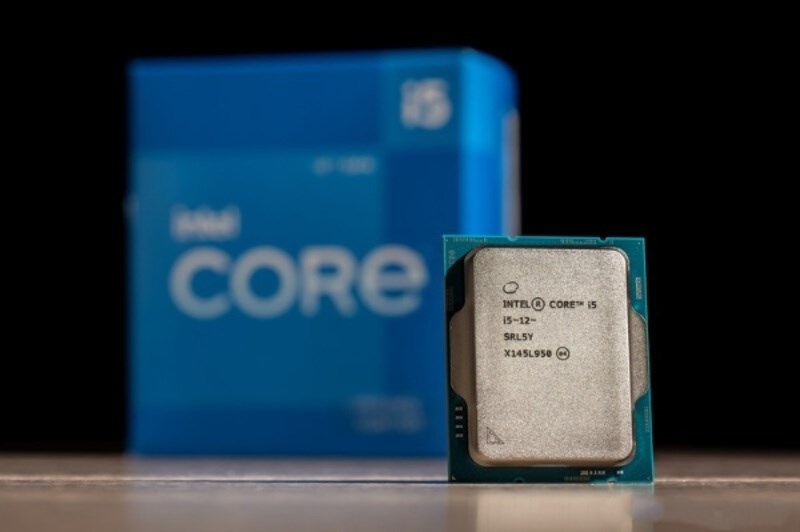 Intel Core i5 1245U l&agrave; con chip sở hữu 10 l&otilde;i v&agrave; 12 luồng