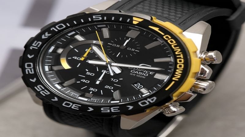 Đồng hồ c&oacute; thiết kế cổ điển, sang trọng.