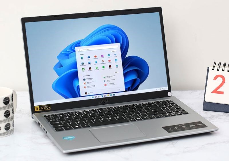 Kh&ocirc;ng gian hiển thị rộng r&atilde;i nhờ k&iacute;ch thước 15.6 inch