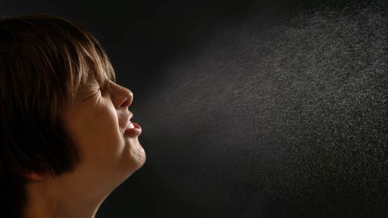 Vi khuẩn lao lây lan từ người này sang người khác qua không khí