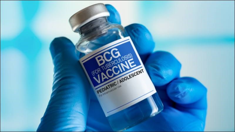 Tiêm vaccine cho trẻ giúp phòng chống lao
