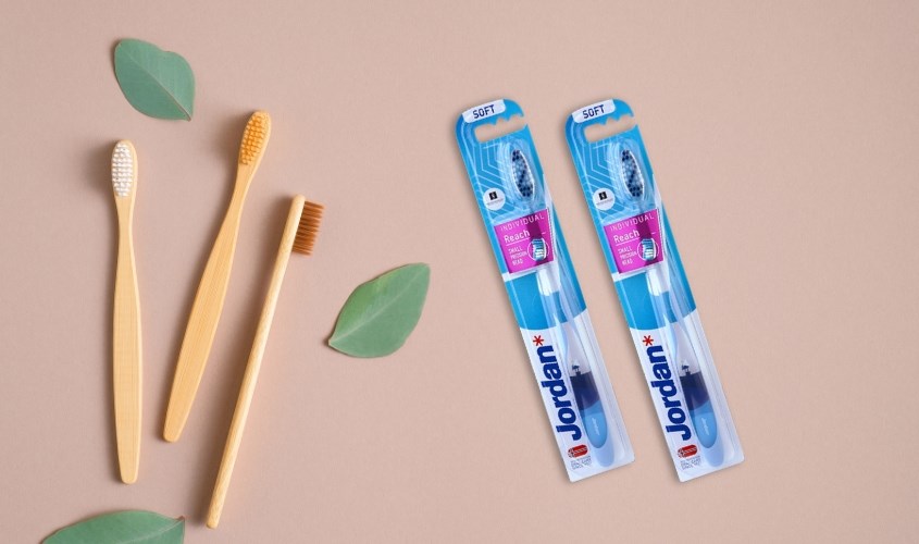 Bàn chải đánh răng Jordan Individual Reach lông mềm - Màu ngẫu nhiên