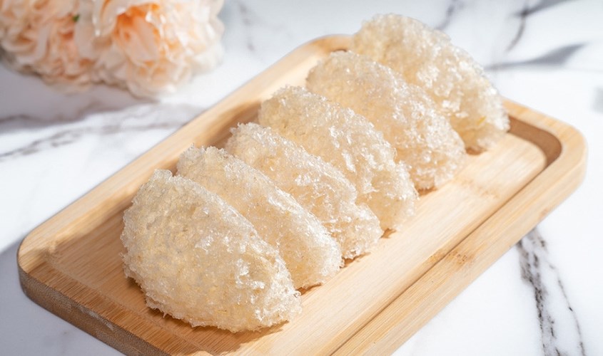 Yến tinh chế được làm sạch ép khuôn, loại bỏ tạp chất và chắt lọc chất dinh dưỡng