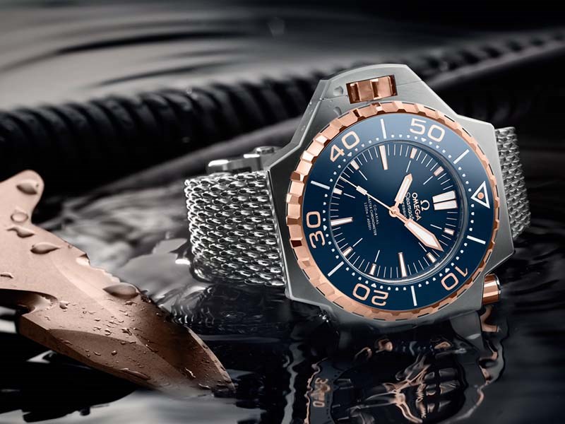 Trên các dòng đồng hồ lặn cao cấp, viền bezel sẽ được trang bị tính năng xoay Trên các dòng đồng hồ lặn cao cấp, viền bezel sẽ được trang bị tính năng xoay