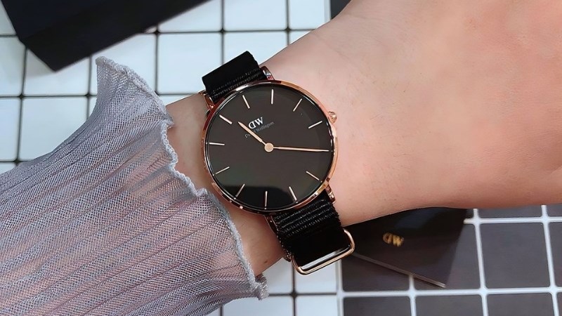 Đồng hồ Daniel Wellington với thiết kế tinh tế, sang trọng Đồng hồ Daniel Wellington với thiết kế tinh tế, sang trọng giúp thu hút mọi ánh nhìn