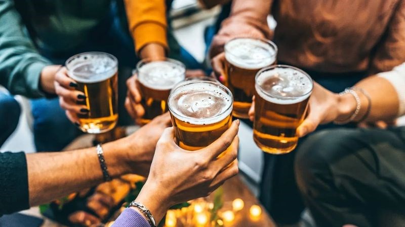 Bia rượu có hại cho người bị bệnh gout gấp đôi so với hải sản và thịt