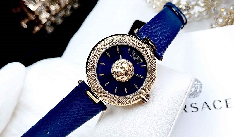 Đồng hồ Versus được lắp rắp theo chuẩn Nhật Bản v&agrave; Thuỵ Sỹ