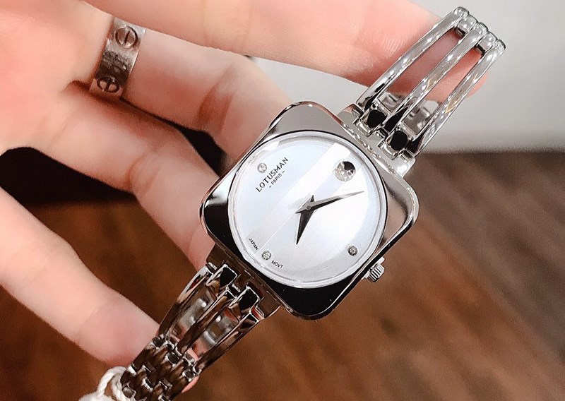 Đồng hồ Lotusman nữ mặt vu&ocirc;ng thiết kế gần như độc nhất tr&ecirc;n thị trường