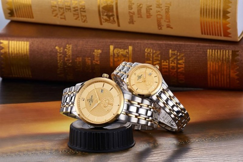 Đồng hồ được trang bị chức năng &ocirc; lịch ng&agrave;y ở g&oacute;c 3 giờ 