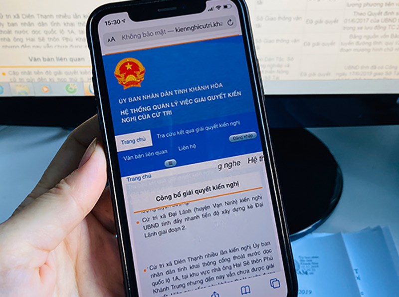 Điện thoại c&oacute; thể gi&uacute;p bạn c&oacute; thể đọc b&aacute;o trực tiếp