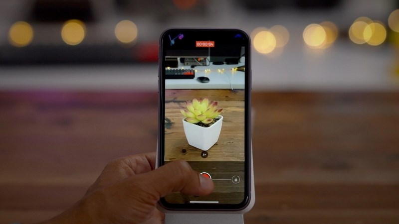 Bằng c&aacute;ch trượt từ dưới l&ecirc;n, chọn khung h&igrave;nh y&ecirc;u th&iacute;ch